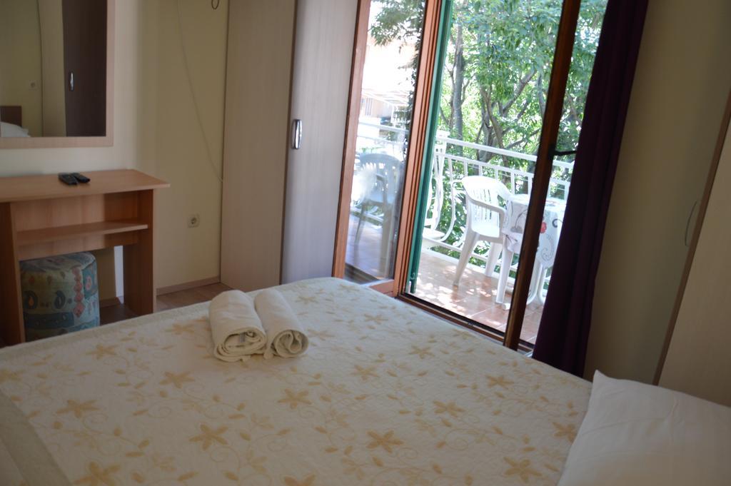 Apartmani Roko Drvenik  Exteriör bild