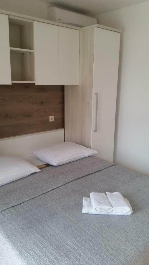 Apartmani Roko Drvenik  Exteriör bild